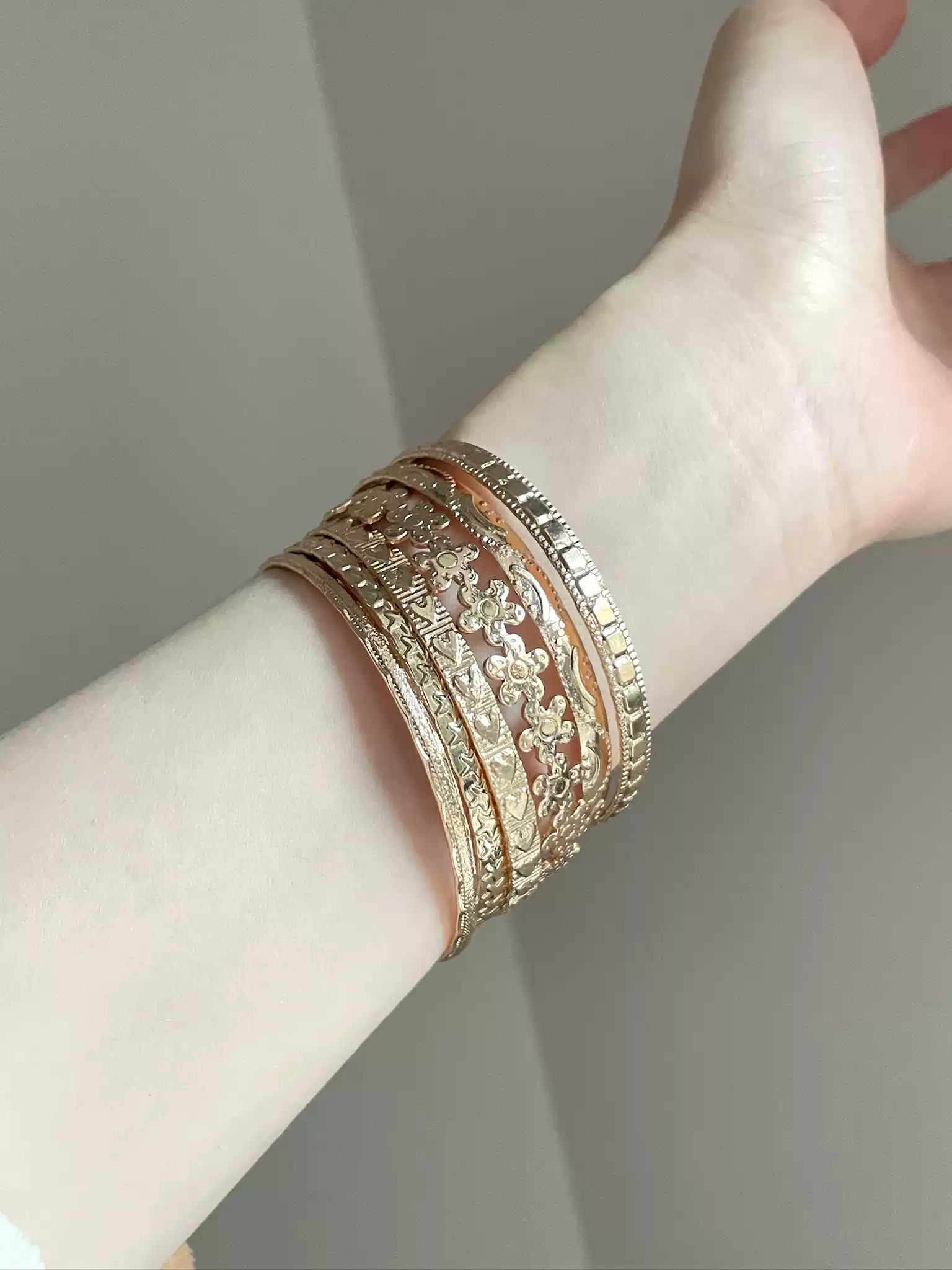 AI-designed personalized bracelets collection